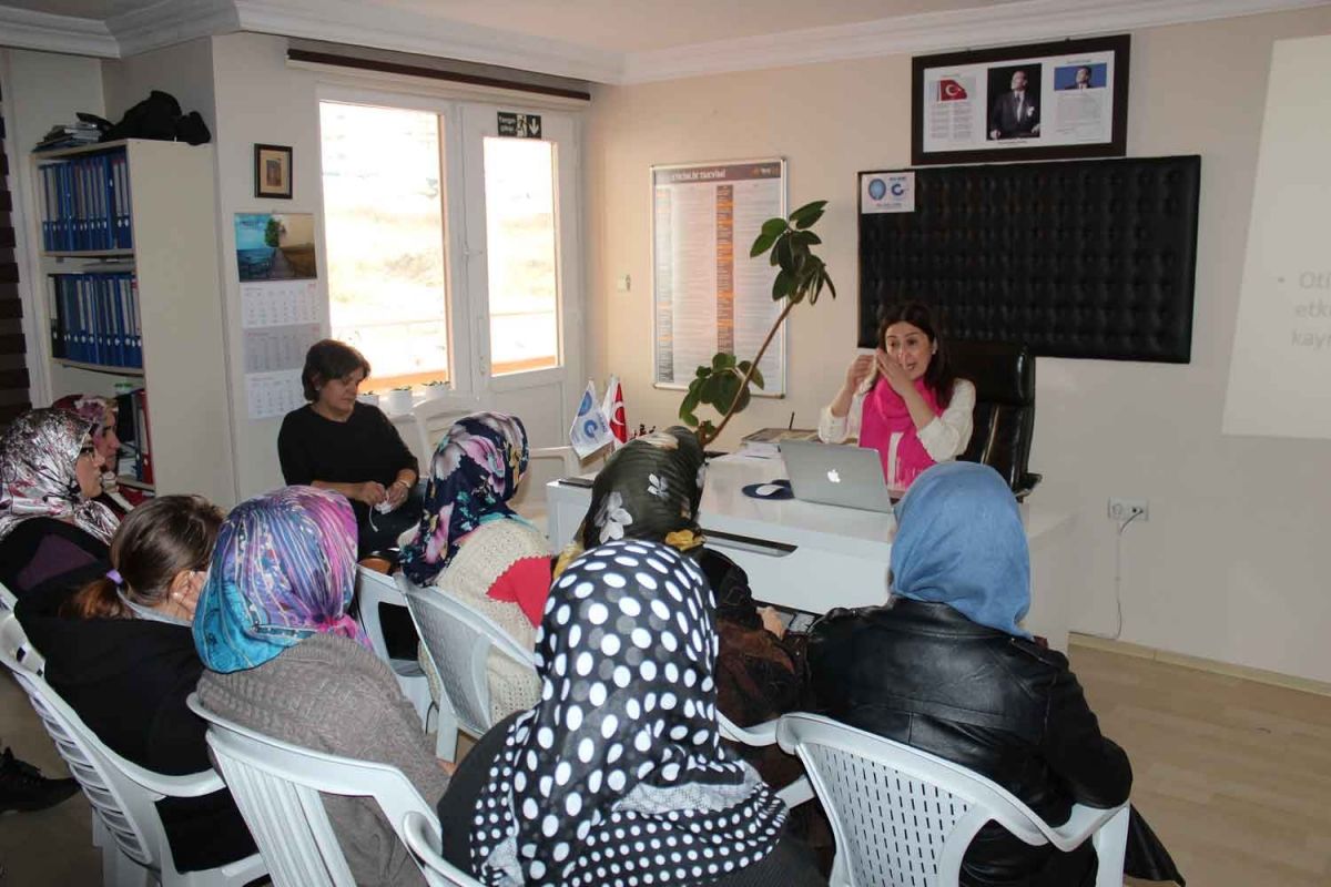 Prof. Dr. Arzu Özen'le "Otizmli Bireylerin Annelerine Öneriler" Buluşması (2016) - 3